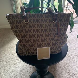 SOLD-Like new Michael kors bag